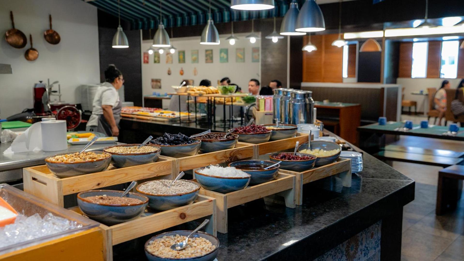 Palacio Mundo Imperial Riviera Diamante Acapulco Exterior photo A breakfast buffet at a hotel